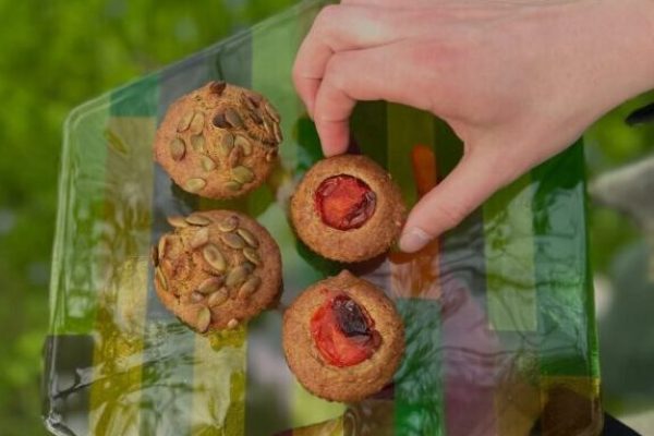 Klaastorm ja Heli Arak toortatrajahust kakud